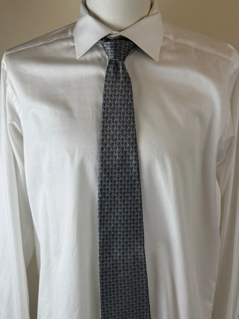 Brooks Brothers Men’s Necktie Gray with Blue Geometric Design 100% Silk USA